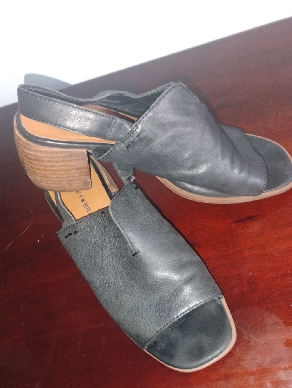 Lucky Brand Women’s Black Open-Toe Leather Block Heel Sandals